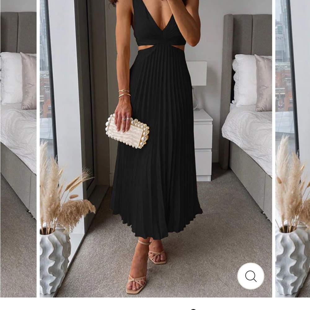 Black Sleeveless Dress